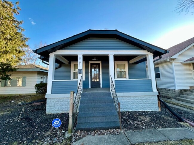 Building Photo - Charming 2 bedroom home, close to downtown...