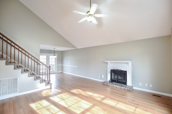 Foto del edificio - Centrally Located Three Bedroom!