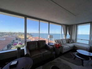 Building Photo - 4302 Ocean Dr