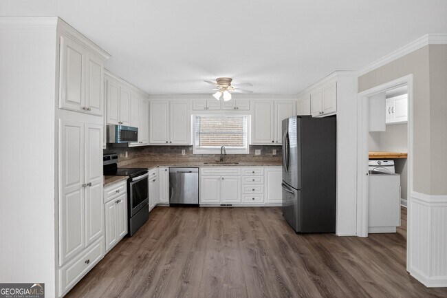 Foto del edificio - 3445 Johnson Ferry Rd NE