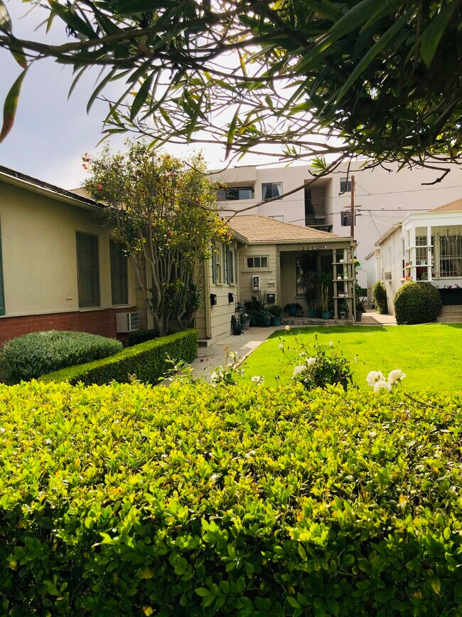 Foto del edificio - 1259 Devon Ave