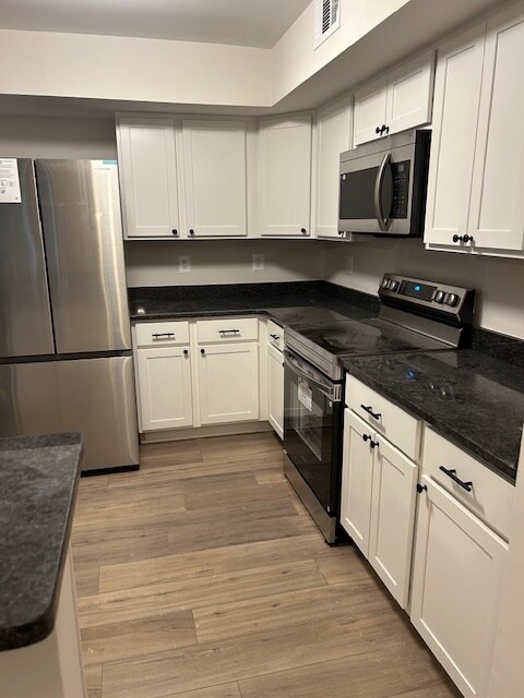 Foto del edificio - 1715 Hart Ct