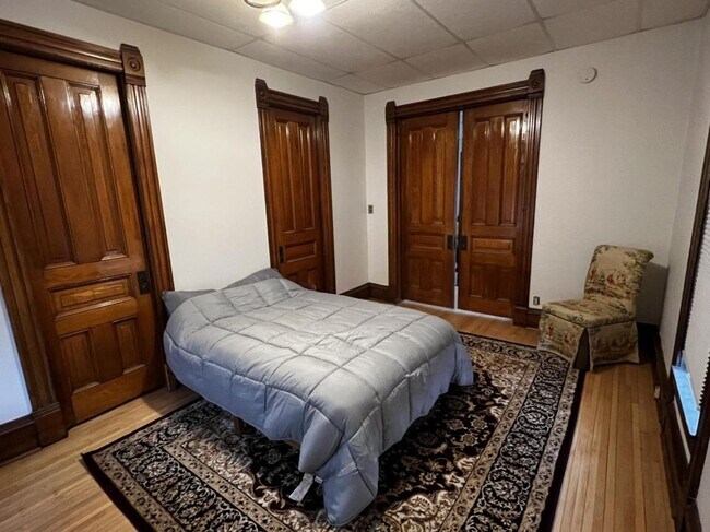 Foto del edificio - 1215 E 1st St