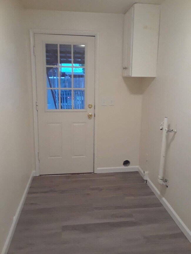 Building Photo - Cozy 2 bedroom single family home!!
