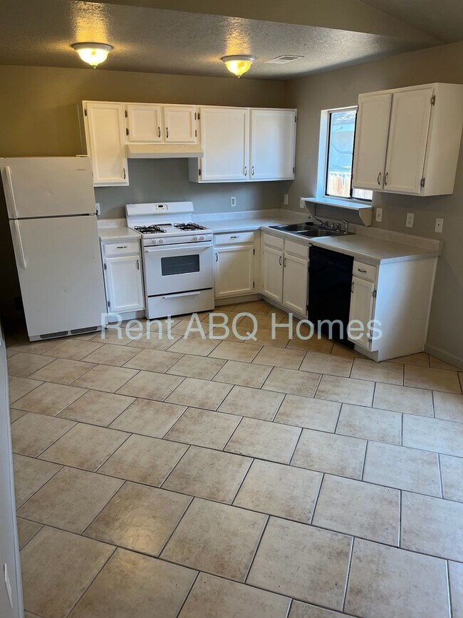 Building Photo - Family Home in SW Albuquerque near 98th St.