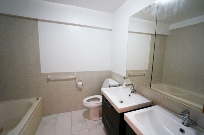 Foto del edificio - 84 Bloomfield St