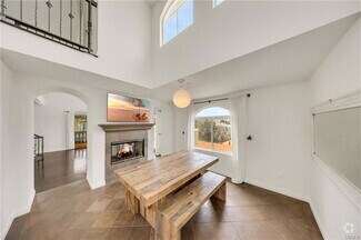 Building Photo - 611 9th St