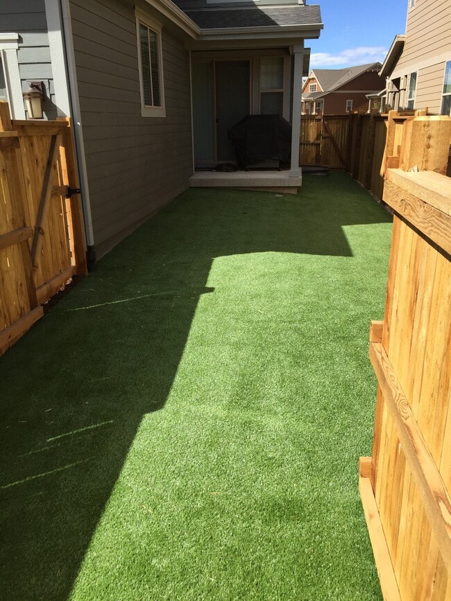 Building Photo - 5160 Yosemite Way