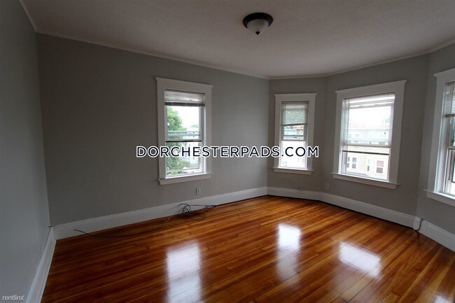 Building Photo - 107 Pleasant St
