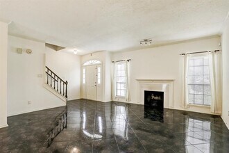Building Photo - 800 Country Pl Dr