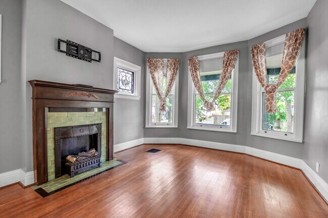 Building Photo - 54 Anderson Pl