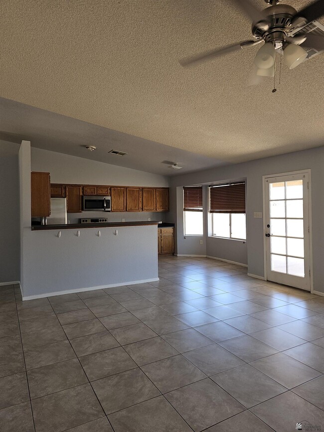 Foto del edificio - 6162 E 43rd St