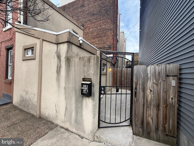Building Photo - 600 E Girard Ave
