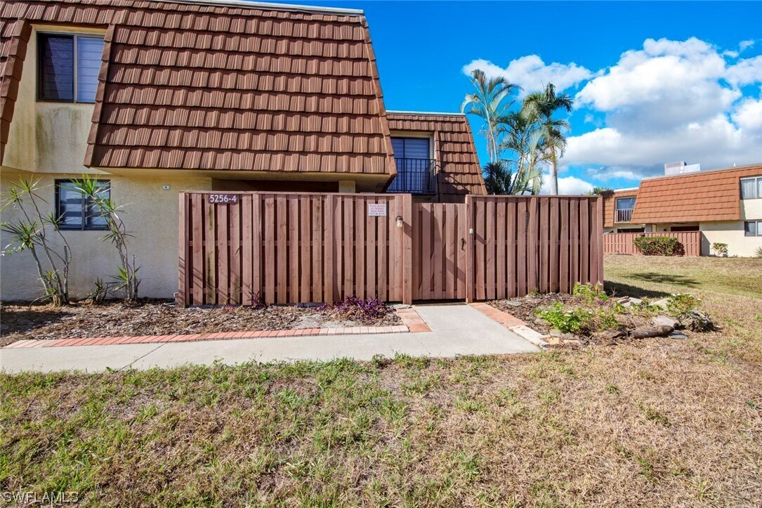 Foto del edificio - 5256 Cedarbend Dr