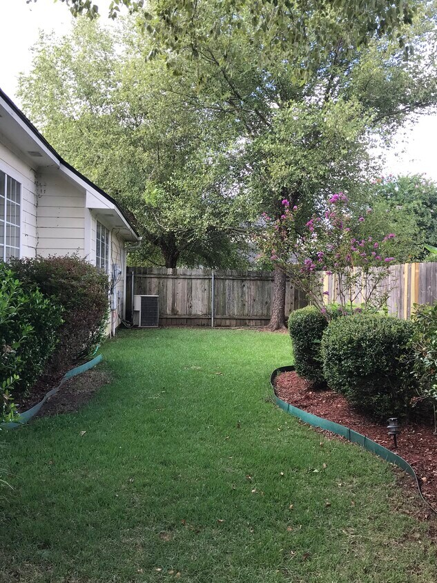 Primary Photo - 8008 Laurel Hill Dr