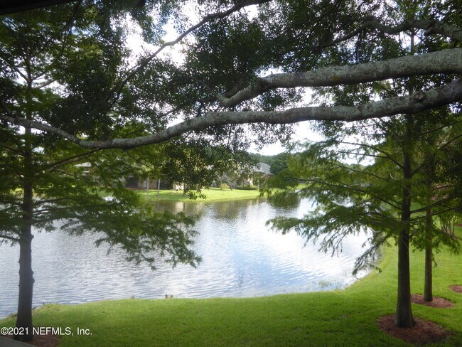 Foto del edificio - 10200 Belle Rive Blvd