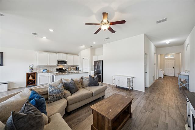 Foto del edificio - 1380 Acmite Ave