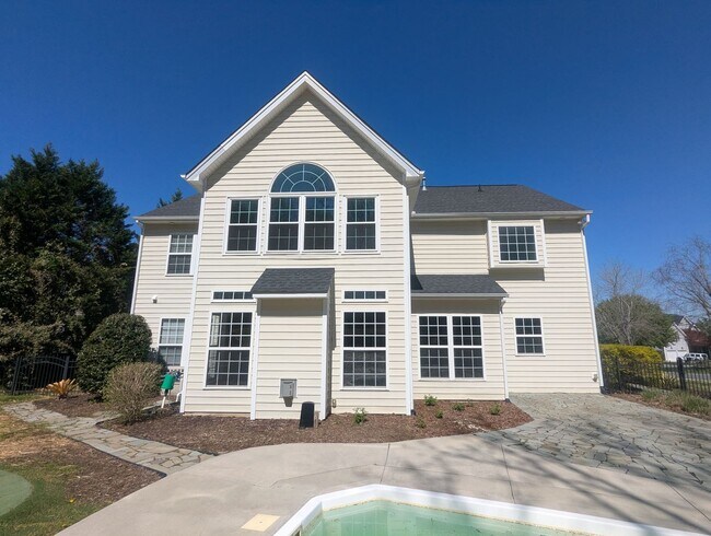 Foto del edificio - Harrisburg with Large Fenced-In Yard, Small Private Pool/Spa and Putting Green