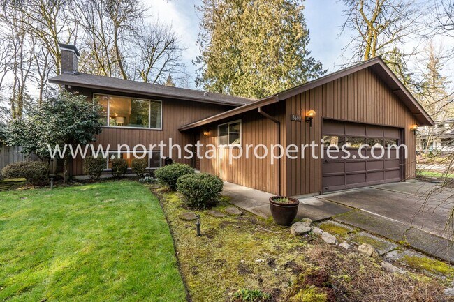 Foto del edificio - Ideal Location in Lake Grove