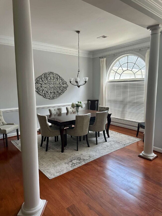 Foto del edificio - Beautiful 4-Bedroom Home in Desirable Baynard Park! | Hardwood Floors, Corian Countertops & Priva...