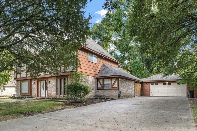 Foto del edificio - 5718 Upper Lake Dr