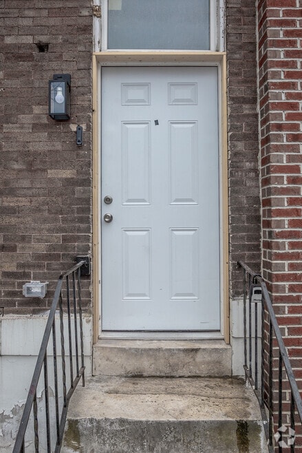 Building Photo - 719 E 20th St