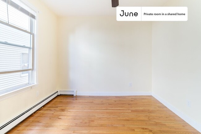 Building Photo - Private bedroom in 2 bed/1 bath Home