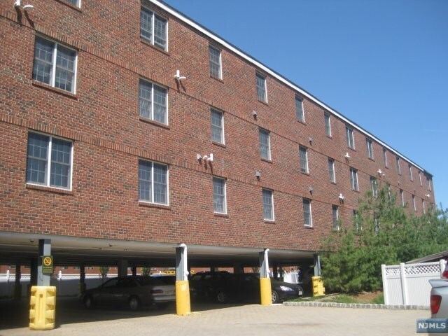 Primary Photo - 65 Fairview St