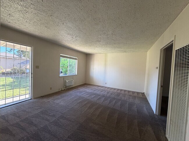 Foto del edificio - 1061 E Monte Vista Ave