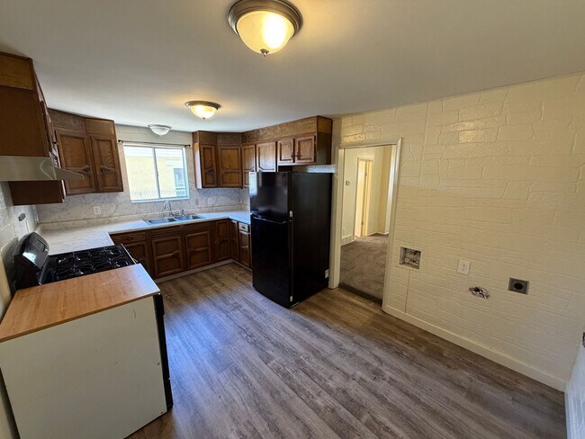 Foto del edificio - 319 W American Ave