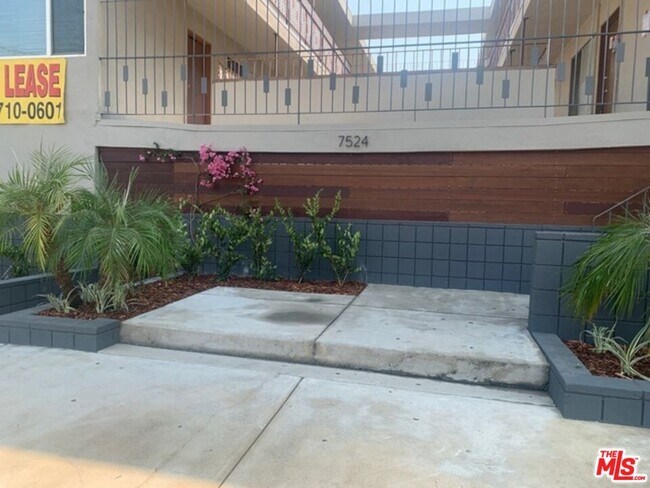 Building Photo - 7524 Sepulveda Blvd