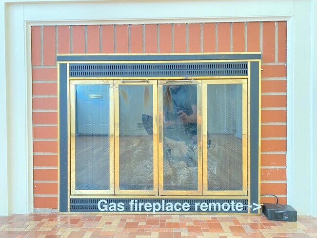 Fireplace w/Remote Controlled Gas Logs - 9910 Woodring St
