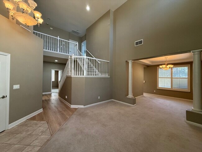 Building Photo - 637 Lavastone Dr