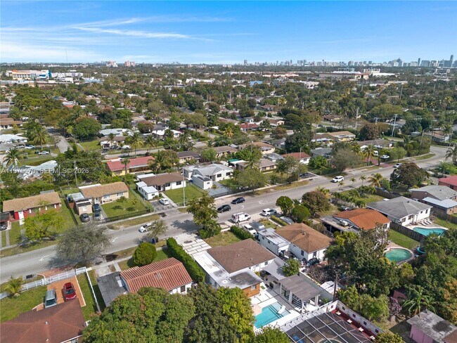 Foto del edificio - 920 NE 159th St