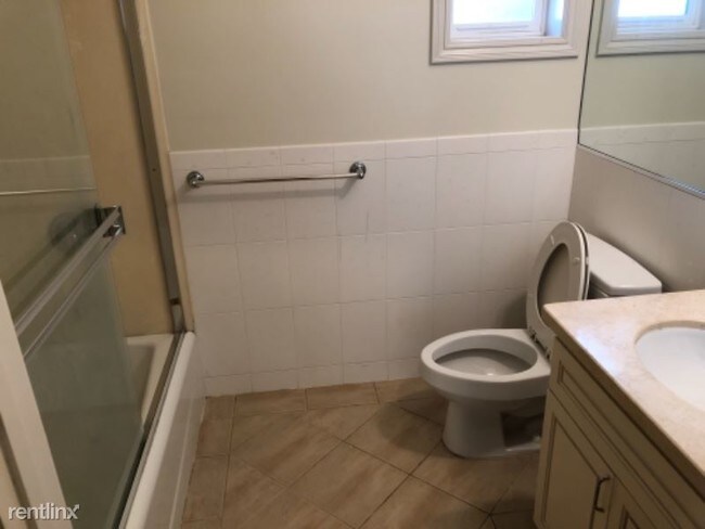 Building Photo - 2 br, 2 bath Apartment - 2408 26th Ave