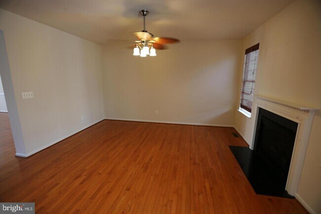 Building Photo - 43721 Banshee Heights Terrace