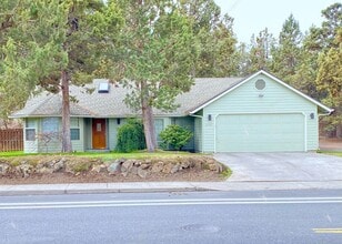 Building Photo - 3081 NE Purcell Blvd