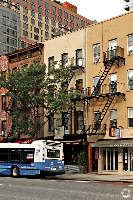 Building Photo - 635 Second Ave