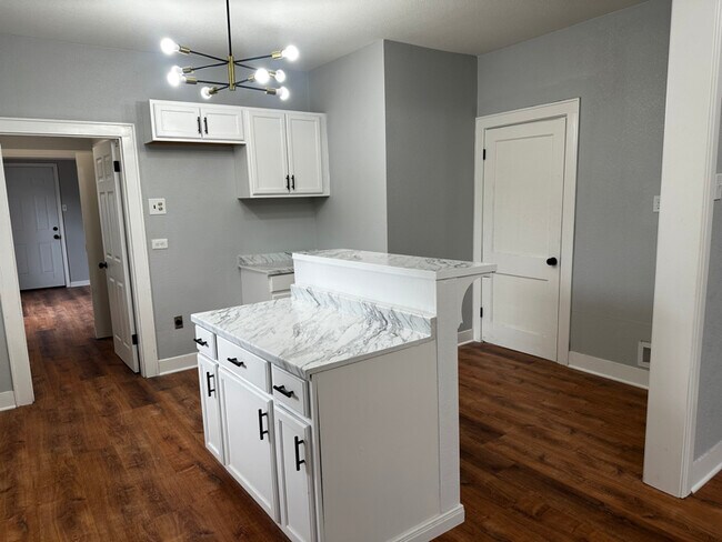 Building Photo - 2412 Summer Ave