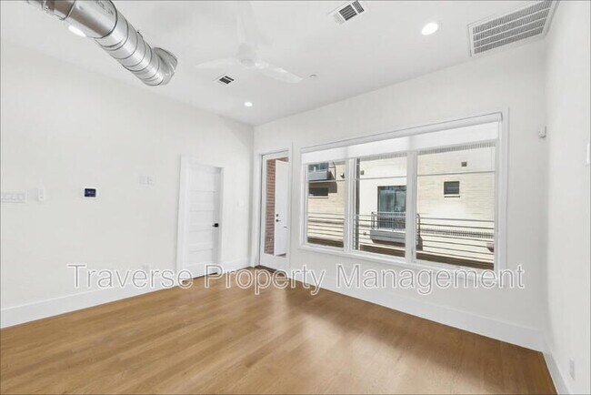 Foto del edificio - 408 Rayner Ave