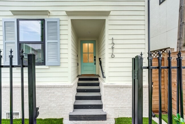 Building Photo - 1216 W 23rd St