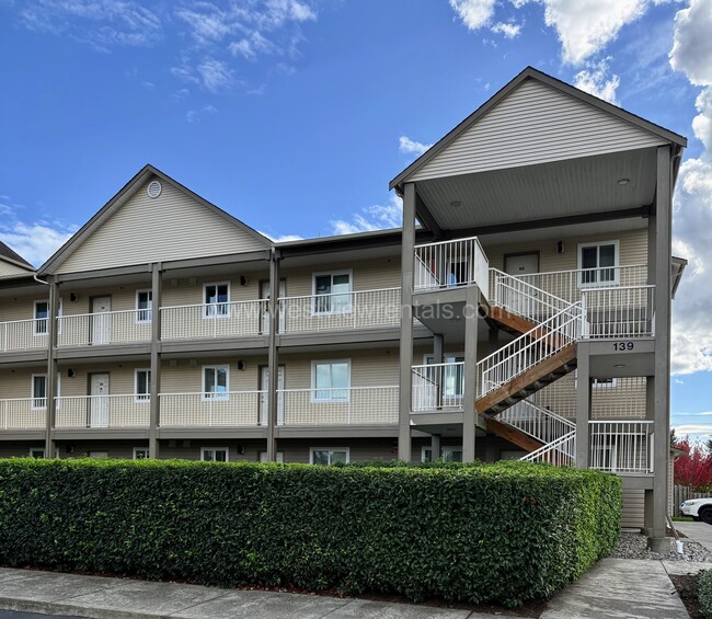 Building Photo - Benjamin Court Apartments