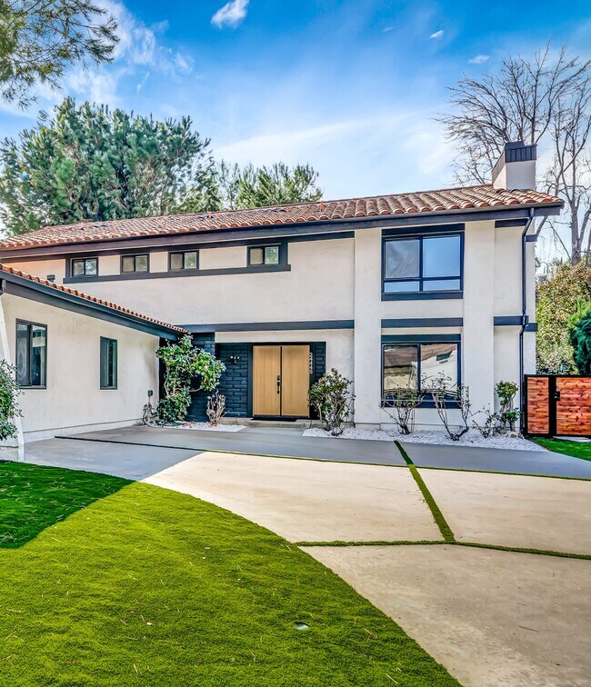 Building Photo - 24445 Clipstone St