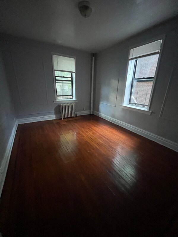 Foto del edificio - 749 Chancellor Ave