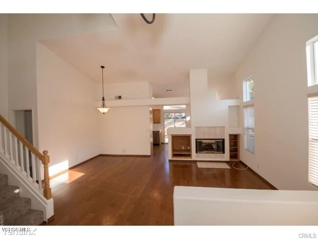 Building Photo - 3 br, 3 bath Townhome - 140 Symphony Ln