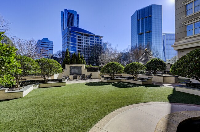 Foto del edificio - 3334 Peachtree Rd NE