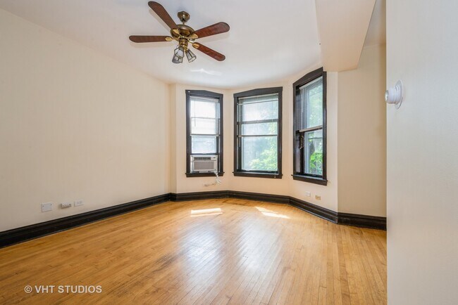 Foto del edificio - 2315 N Oakley Ave