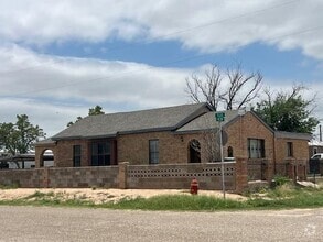 Building Photo - 601 W 7th St
