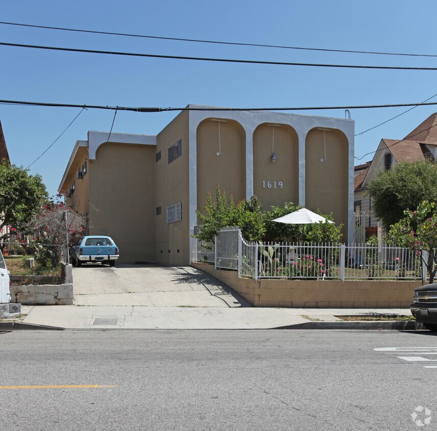 Primary Photo - 1619 Pleasant Ave