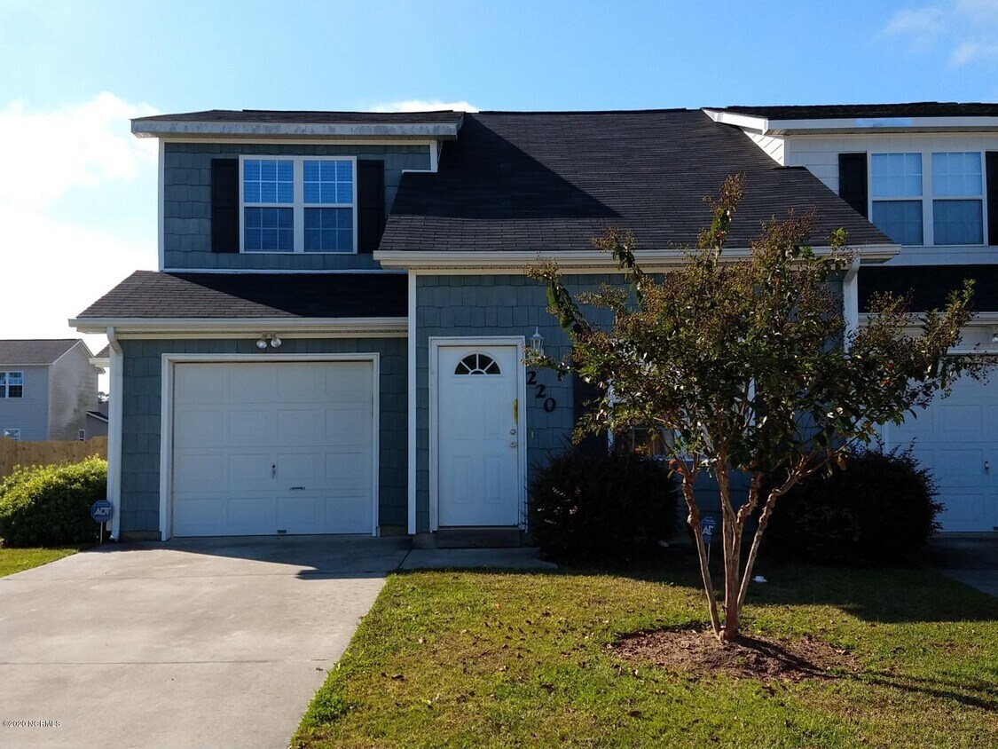 220 Jessie Cir, Hubert, NC 28539 Townhome Rentals in Hubert NC